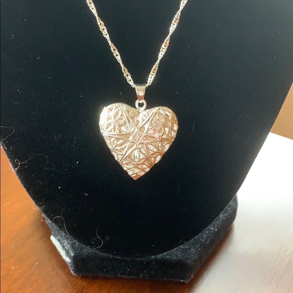 925 Sterling Silver Heart Locket Pendant Necklace - Picture 3 of 4